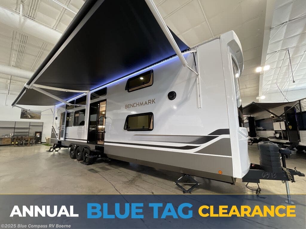 New 2025 Alliance RV Benchmark 44LFT available in Boerne, Texas