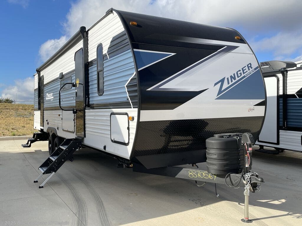 New 2025 CrossRoads Zinger ZR320FB available in Seguin, Texas