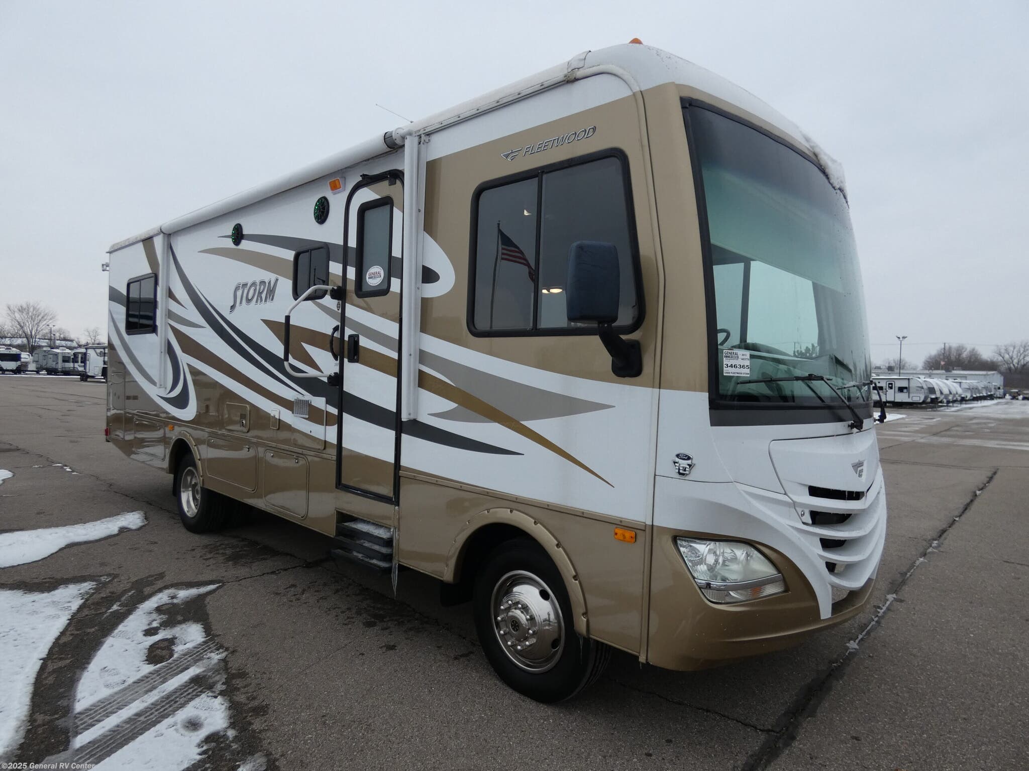 Used 2013 Fleetwood Storm 28F available in Brownstown Township, Michigan