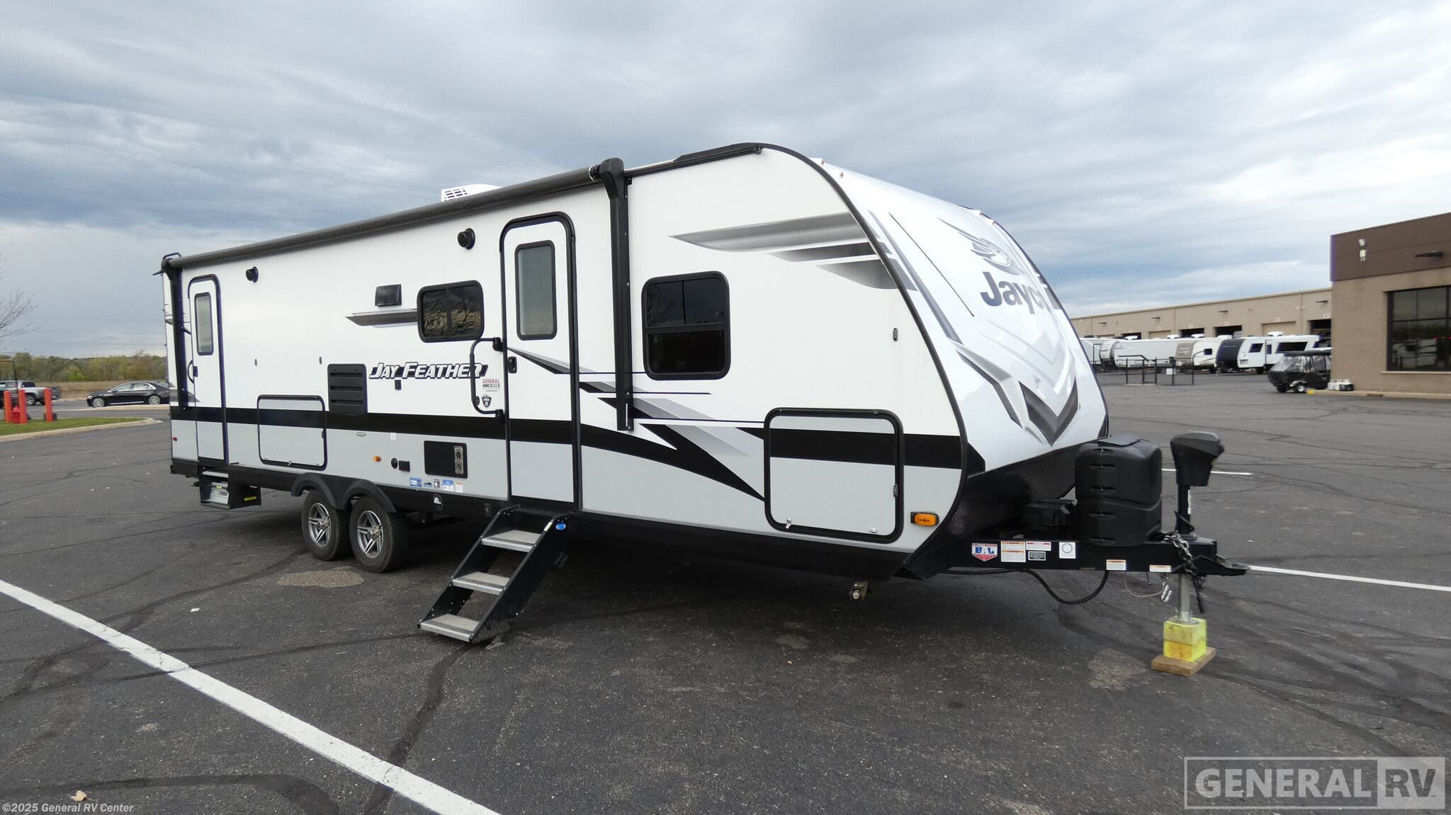Used 2022 Jayco Jay Feather 27BHB available in Brownstown Township, Michigan