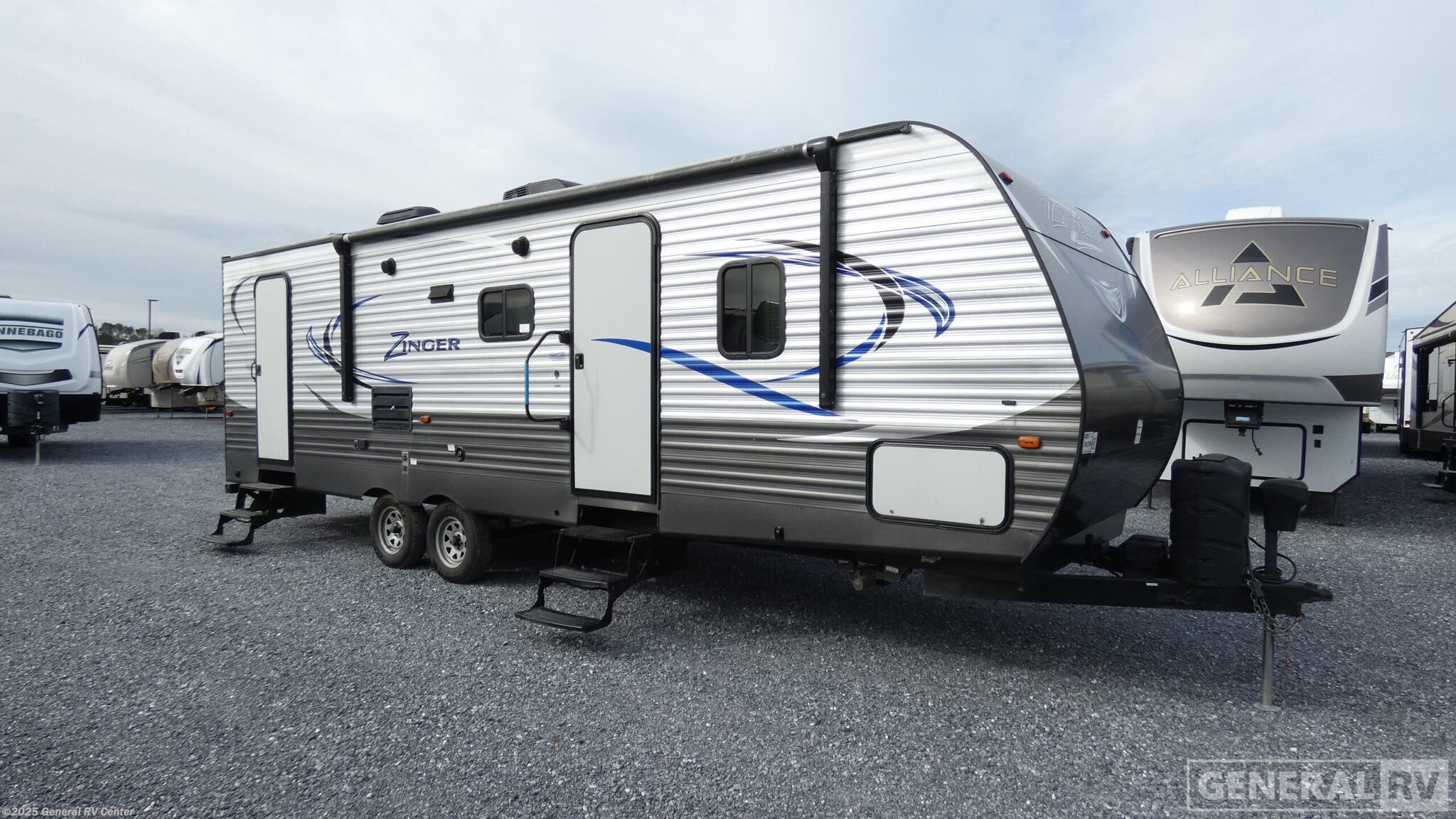 Used 2017 CrossRoads Zinger 28BH available in Elizabethtown, Pennsylvania