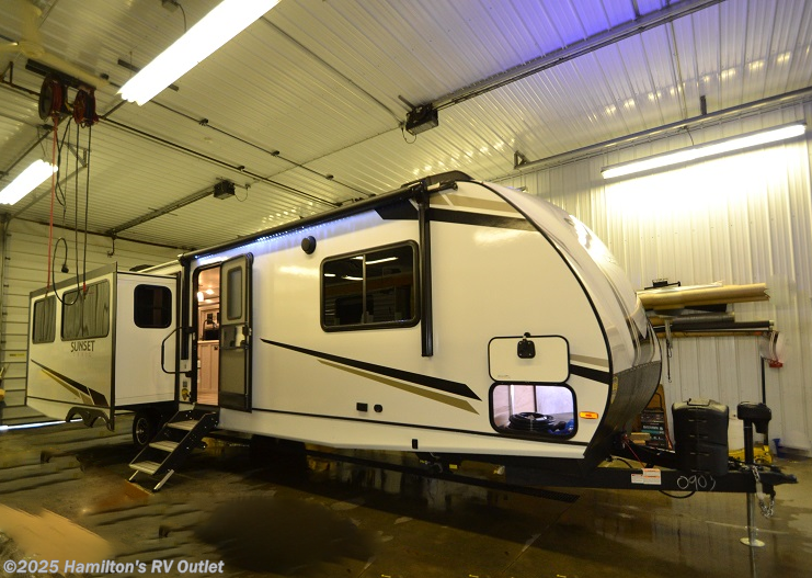 New 2023 CrossRoads Sunset Trail 330SI available in Saginaw, Michigan