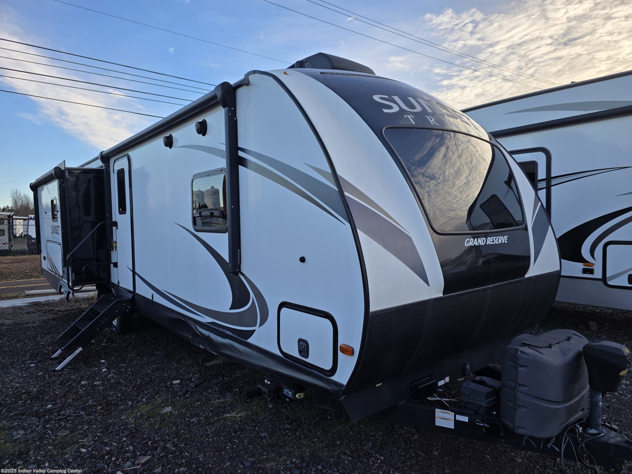 Used 2019 CrossRoads Sunset Trail Grand Reserve 33SI available in Souderton, Pennsylvania