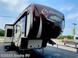 Used 2014 Palomino Columbus 320RS available in Boerne, Texas