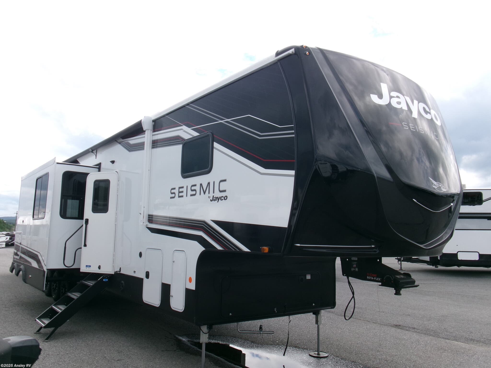 New 2026 Jayco Seismic 399 available in Duncansville, Pennsylvania
