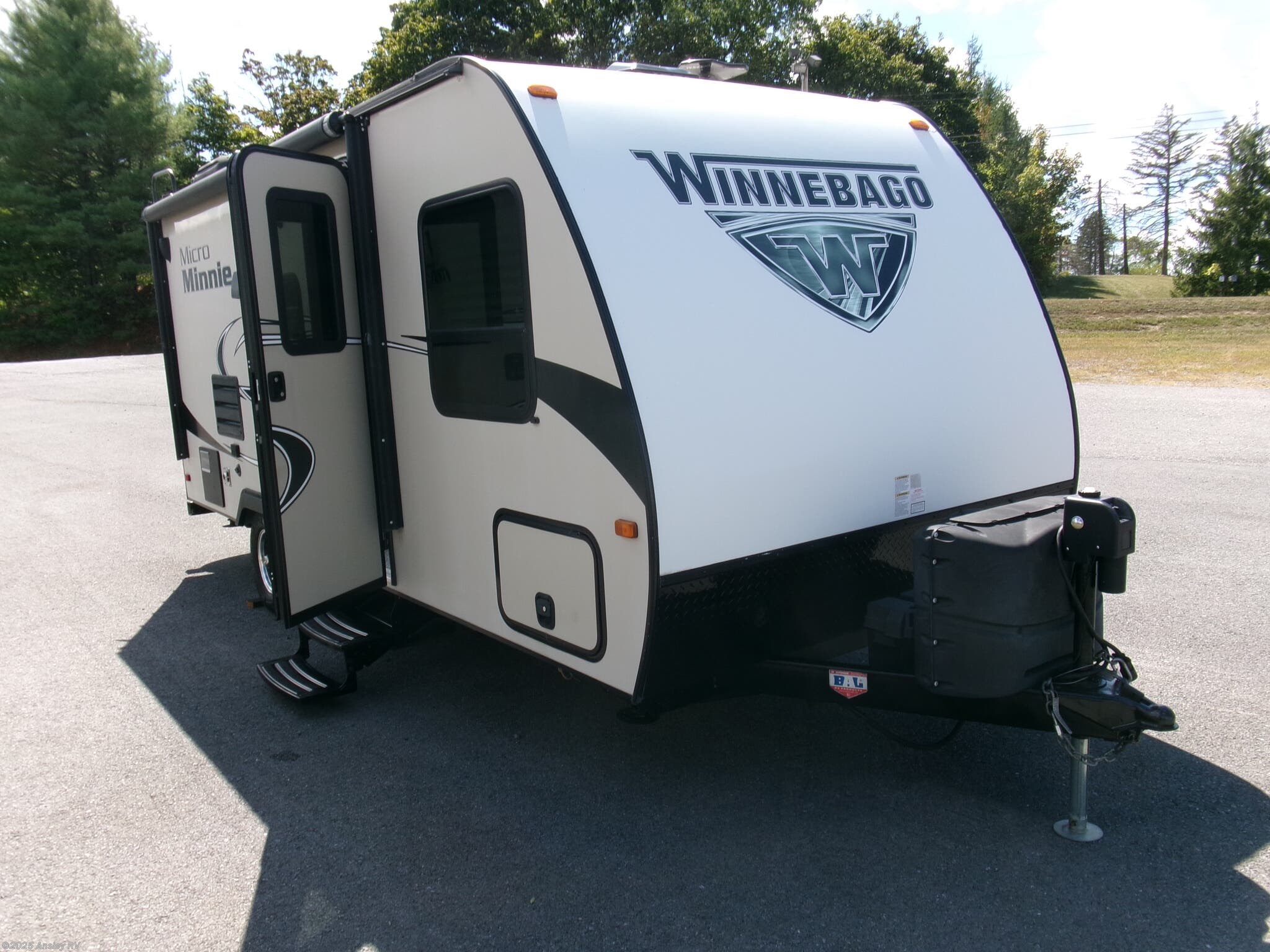 Used 2018 Winnebago Micro Minnie 2106FBS available in Duncansville, Pennsylvania