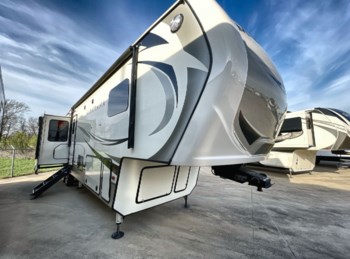 Used 2019 Keystone Montana 3720RL available in Fort Worth, Texas