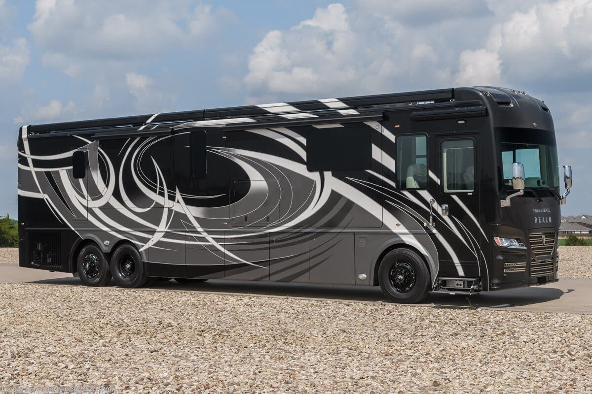 New 2025 Foretravel Realm FS605 Luxury Villa 2 (LV2) Black Label Edition available in Alvarado, Texas