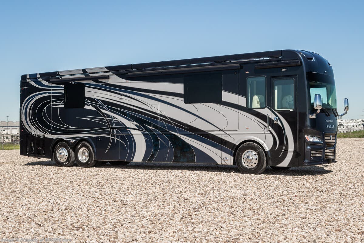 New 2026 Foretravel Realm FS605 Luxury Villa Master Suite (LVMS) Bath & 1/2 available in Alvarado, Texas