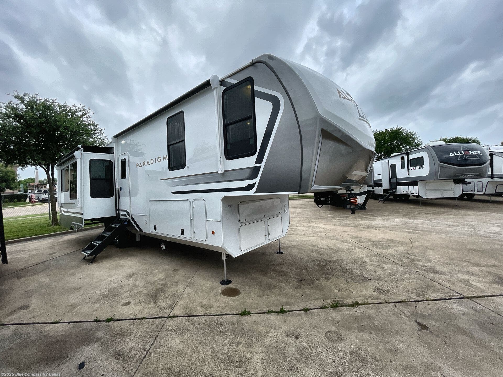 New 2025 Alliance RV Paradigm 340RL available in Mesquite, Texas