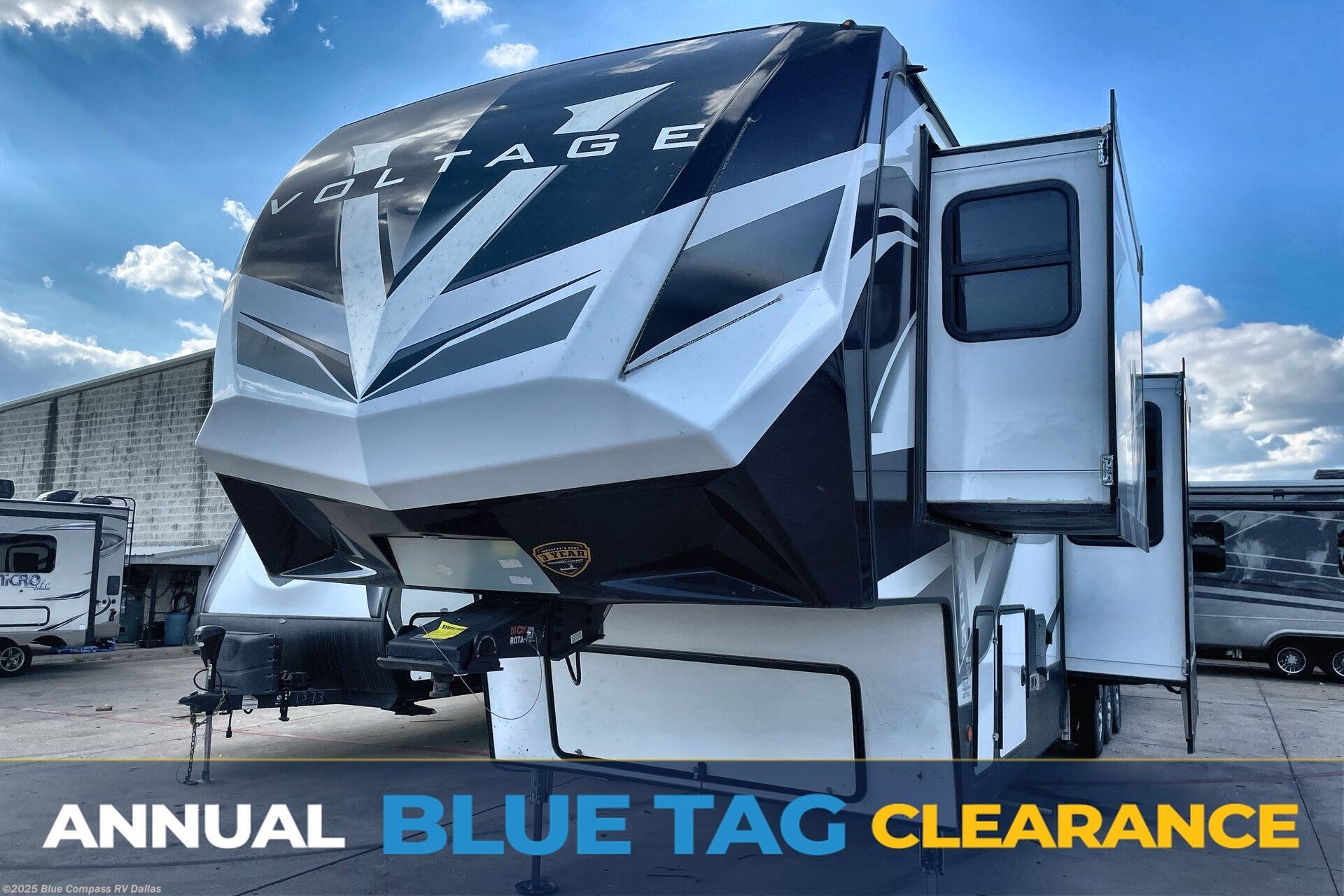 Used 2022 Dutchmen Voltage 4245 available in Mesquite, Texas