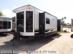 New 2021 CrossRoads Hampton 372FDB available in Ft. Myers, Florida