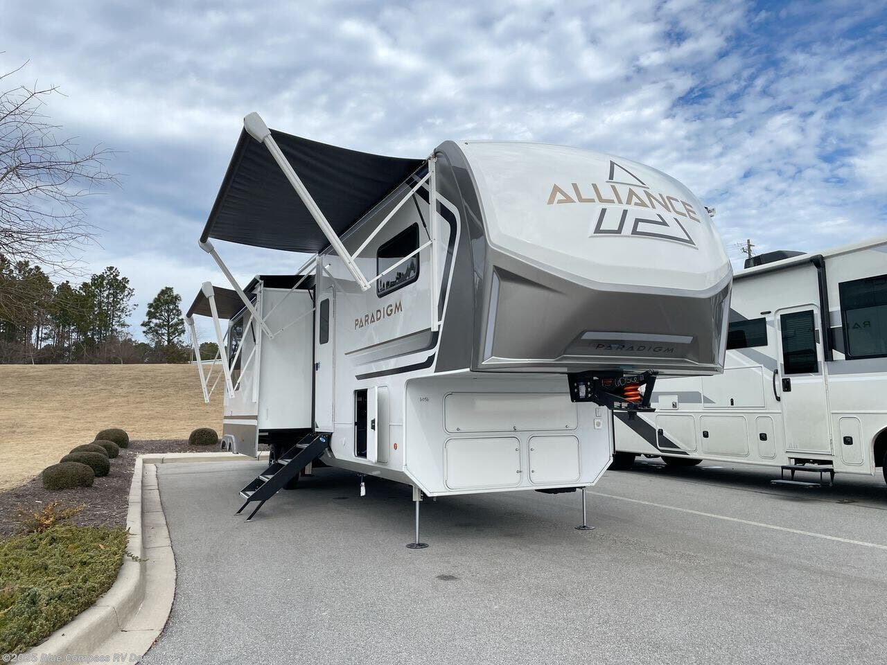 New 2025 Alliance RV Paradigm 395DS available in Ringgold, Virginia