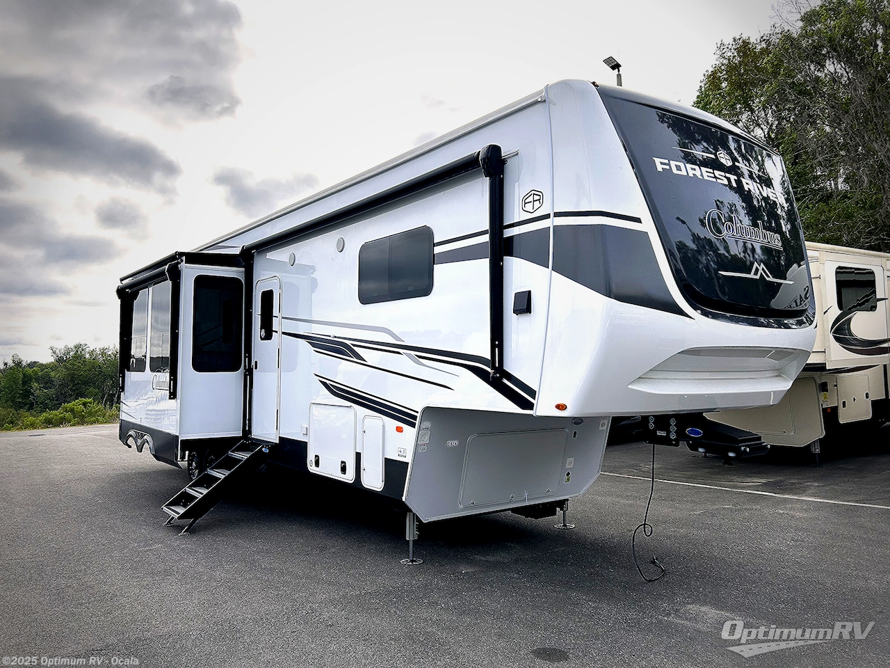 New 2025 Palomino Columbus 376DS available in Ocala, Florida