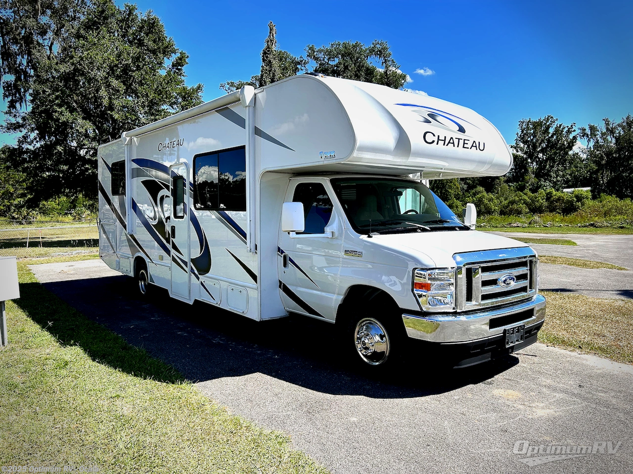 Used 2022 Thor Chateau 28Z available in Ocala, Florida