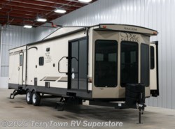 New 2019 Forest River Salem Villa Classic 353FLFB available in Grand Rapids, Michigan