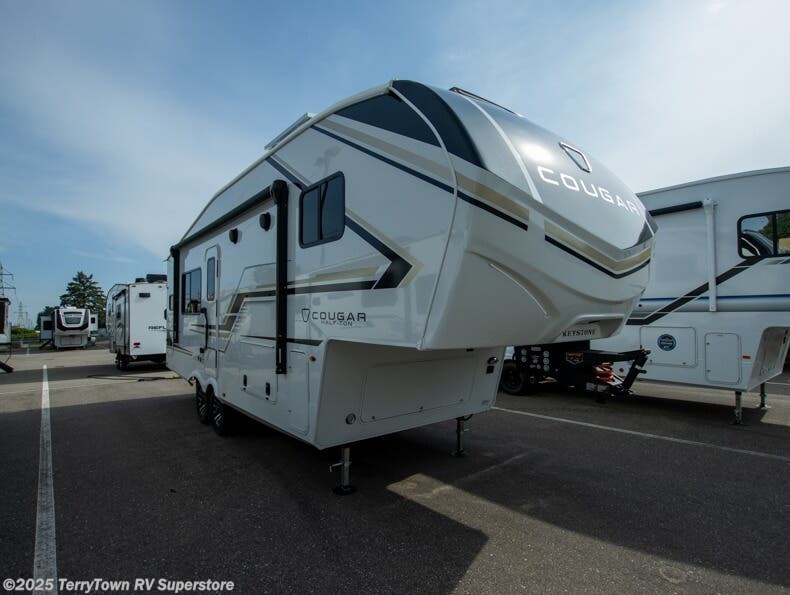 New 2026 Keystone Cougar Half-Ton 23MLE available in Grand Rapids, Michigan