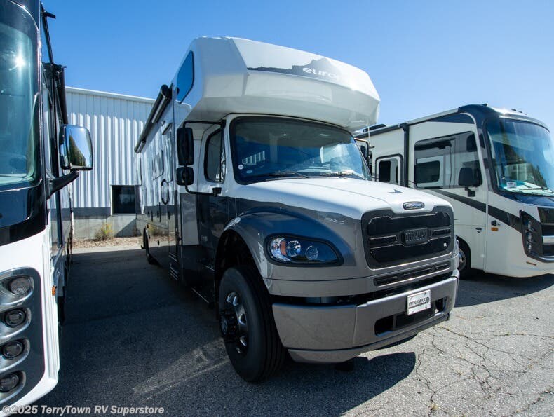 Used 2025 Dynamax Corp Europa 31SS available in Grand Rapids, Michigan