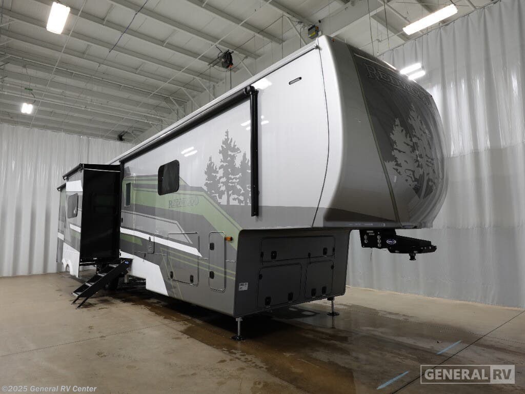 New 2025 CrossRoads Redwood 401LK available in Huntley, Illinois