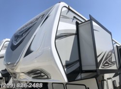 New 2018 Keystone Carbon 417 available in Los Banos, California