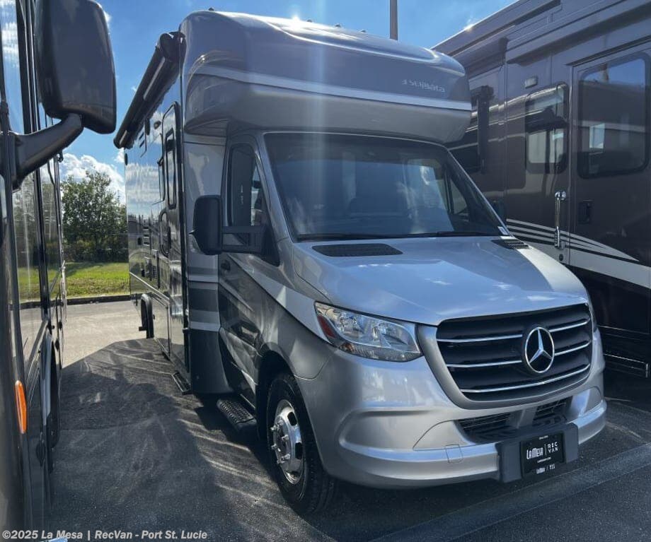 Used 2021 Dynamax Corp ISTATA 3 24FW available in Port St. Lucie, Florida