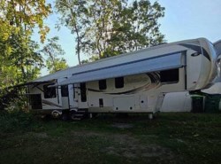 Used 2018 Palomino Columbus 378MB available in Whitehall, Michigan