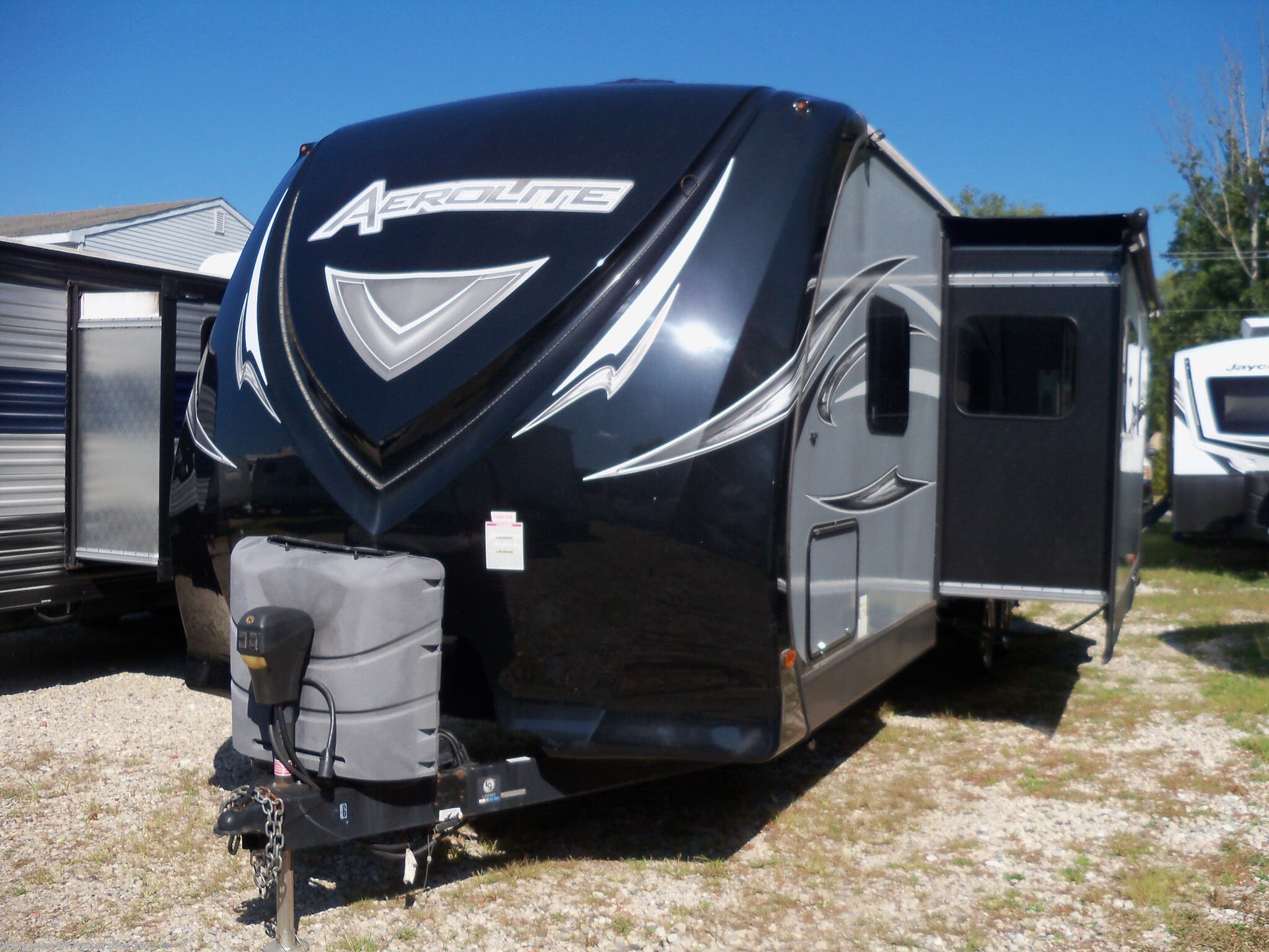 Used 2015 Dutchmen Aerolite 282DBHS available in Williamstown, New Jersey