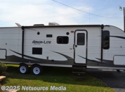 Used 2017 Gulf Stream Ameri-Lite 274QB available in Smyrna, Delaware