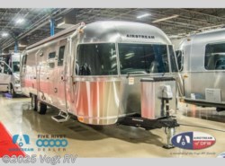 New 2019 Airstream Flying Cloud 30RB available in Fort Worth, Texas