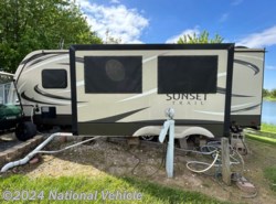 Used 2016 CrossRoads Sunset Trail Super Lite 250RB available in Victoria, Illinois