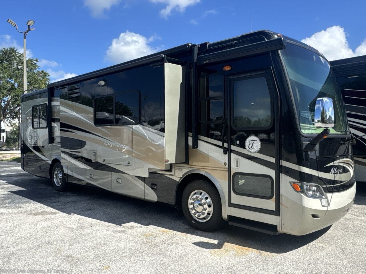 Used 2014 Tiffin Allegro Breeze 32 BR available in Dover, Florida