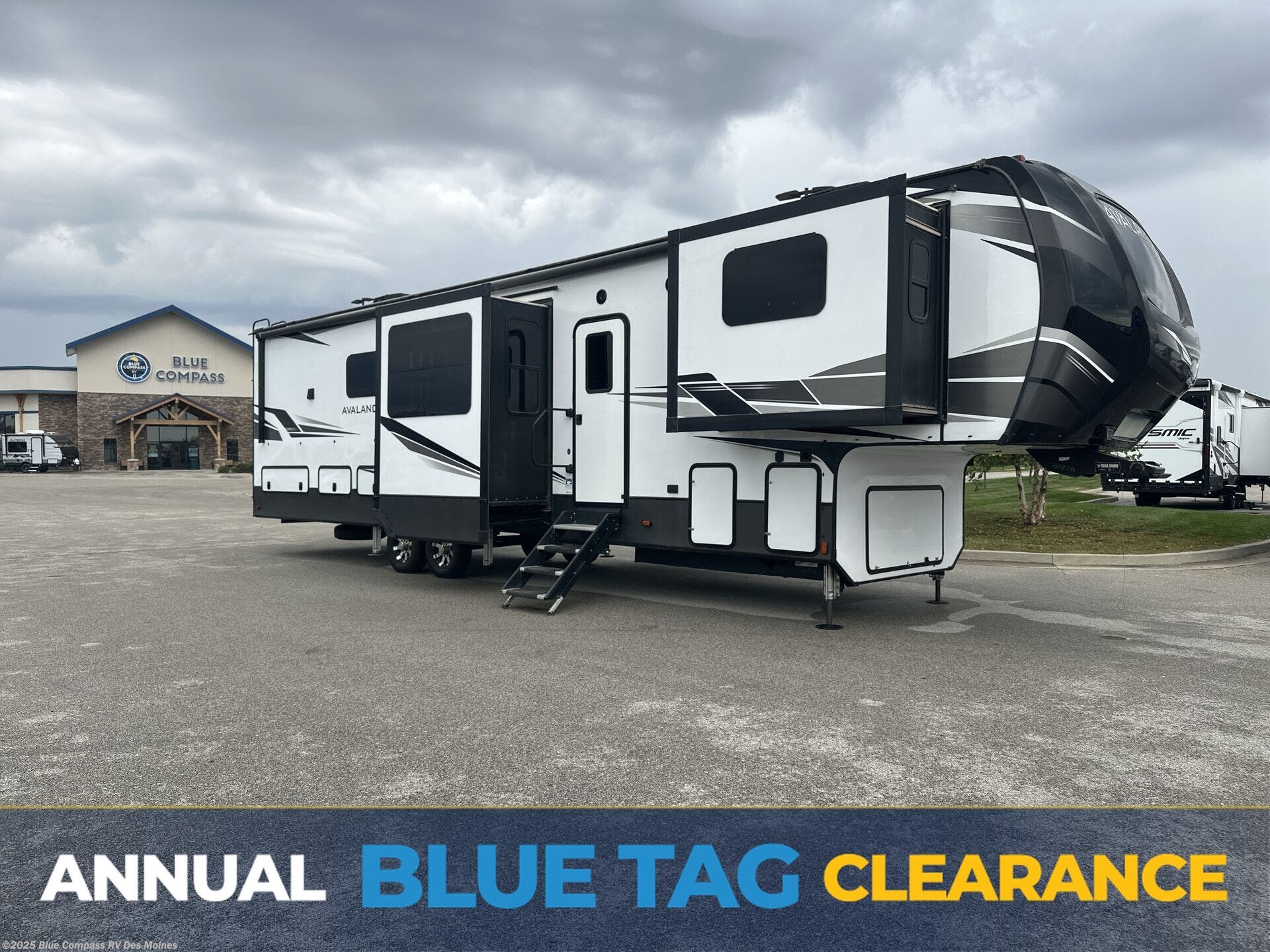 Used 2020 Keystone Avalanche 382FL available in Altoona, Iowa