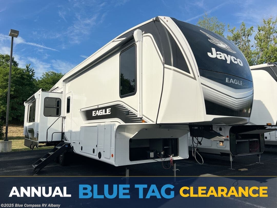 New 2025 Jayco Eagle 321RSTS available in Latham, New York