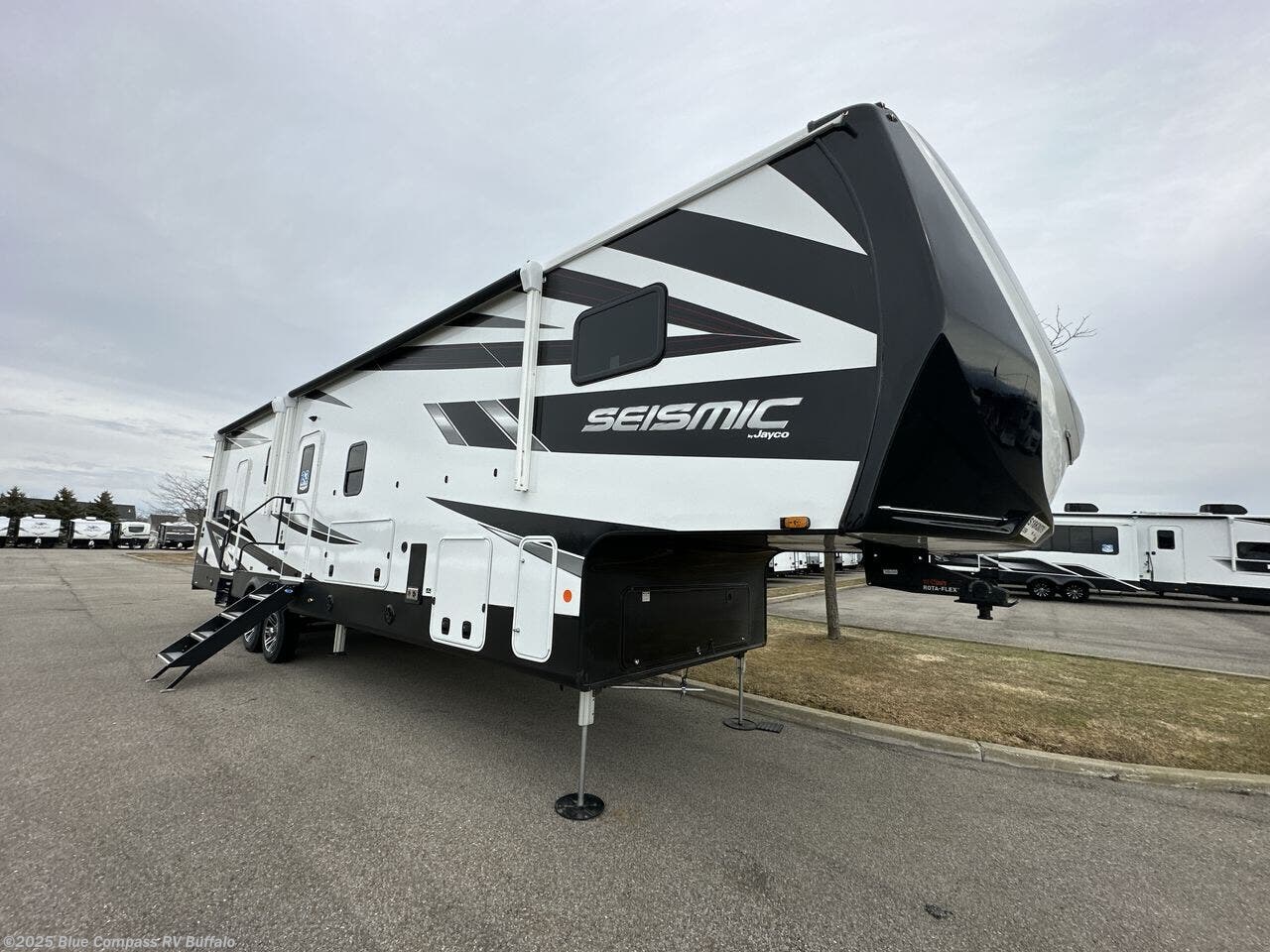 New 2025 Jayco Seismic 359 available in West Seneca, New York
