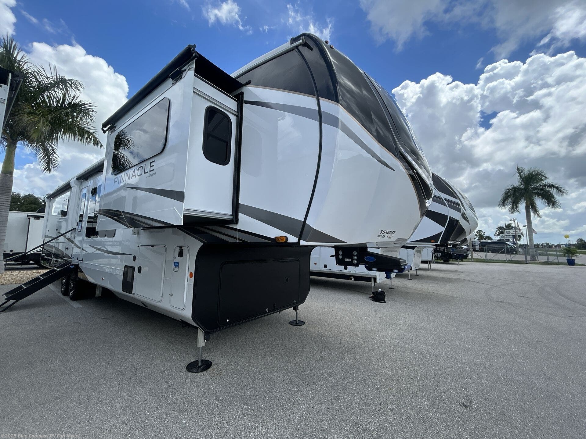 New 2025 Jayco Pinnacle 38FLGS available in Fort Myers, Florida