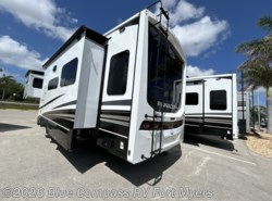 New 2025 Jayco Pinnacle 32RLTS available in Fort Myers, Florida