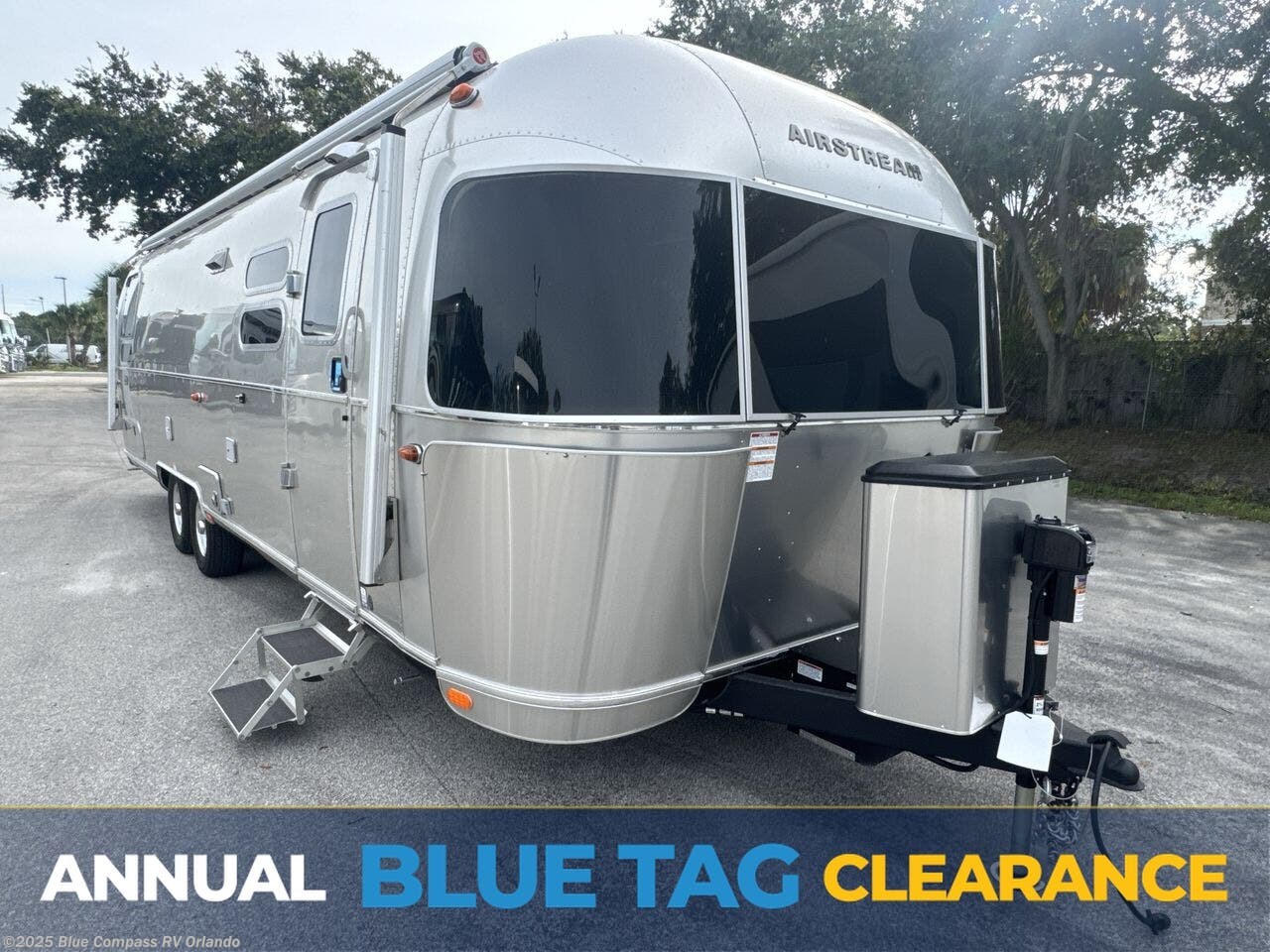 New 2026 Airstream Globetrotter 30RB Twin available in Casselberry, Florida