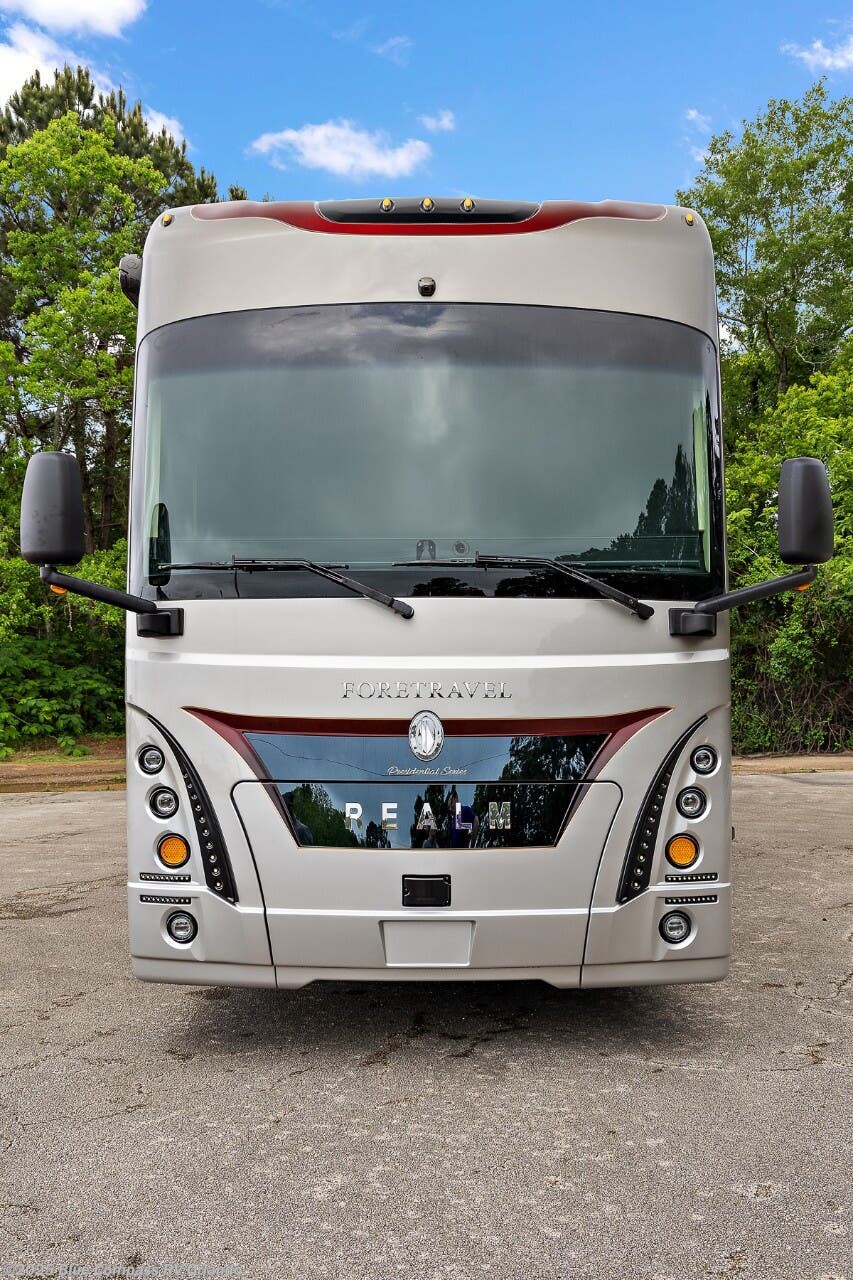 New 2026 Foretravel Realm FS605 LV1 available in Casselberry, Florida