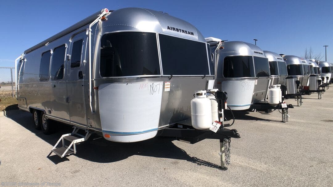New 2026 Airstream Flying Cloud 28RB Twin available in Dover, Florida