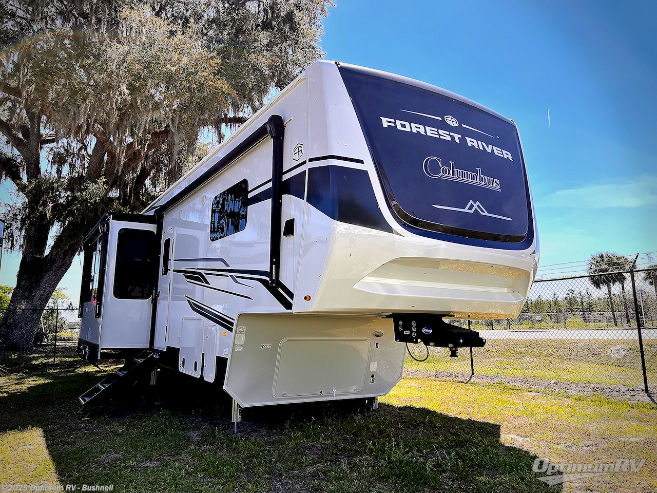 New 2025 Palomino Columbus 376DS available in Bushnell, Florida