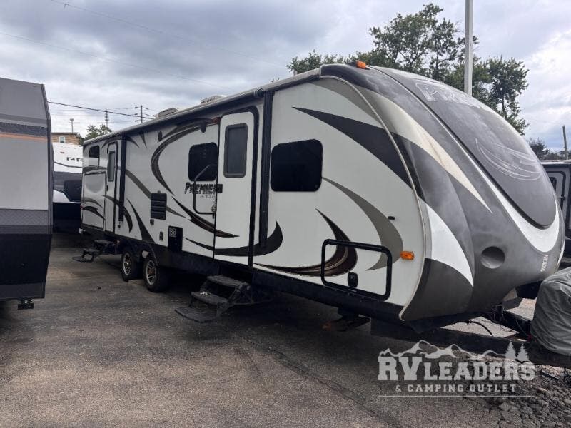 Used 2013 Keystone Premier Ultra Lite 31BHPR available in Adamsburg, Pennsylvania