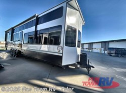 New 2025 Forest River Salem Grand Villa 42VERANDA available in Mineola, Texas