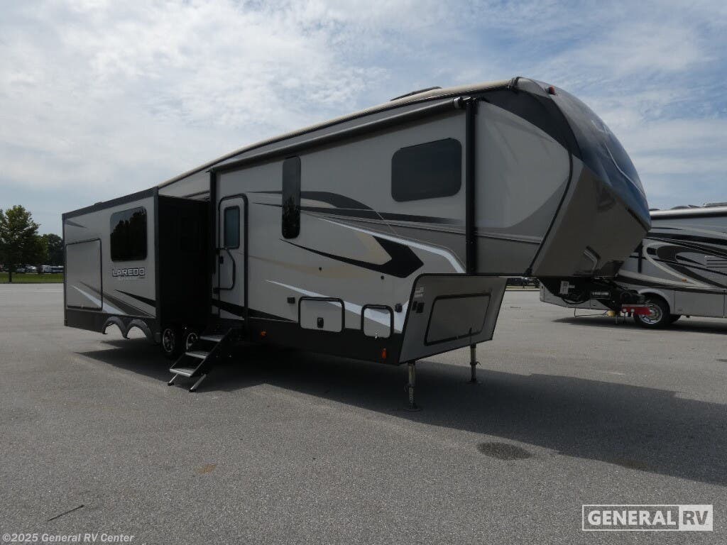 Used 2019 Keystone Laredo SUPER LITE 298SRL available in Ocala, Florida