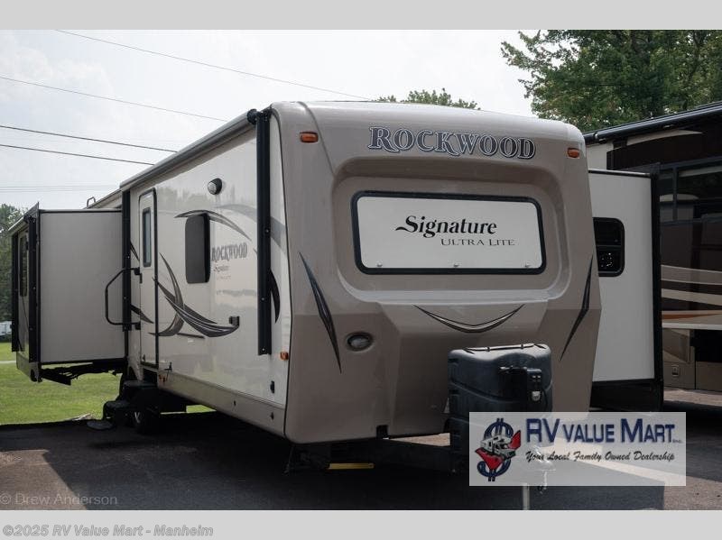 2016 Forest River Rockwood Signature Ultra Lite 8329SS