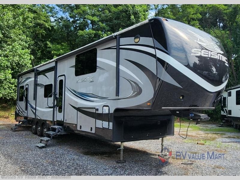 Used 2017 Jayco Seismic 4250 available in Manheim, Pennsylvania