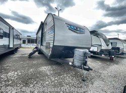 Used 2022 Forest River Salem 26dbud available in Grain Valley, Missouri