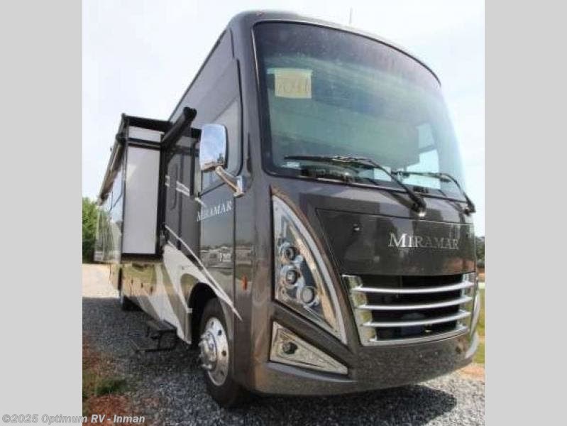 2022 Thor Motor Coach Miramar 35.2