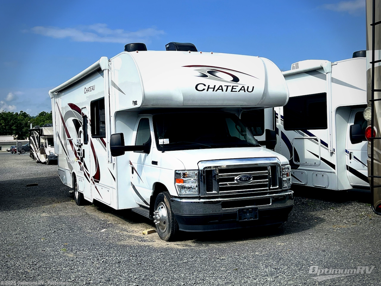 Used 2023 Thor Chateau 27R available in Pottstown, Pennsylvania