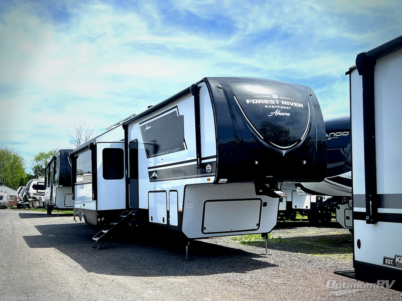 New 2025 East to West Ahara 390DS available in Pottstown, Pennsylvania