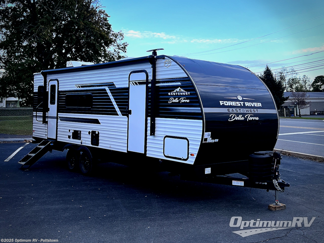 New 2026 East to West Della Terra 251RD available in Pottstown, Pennsylvania